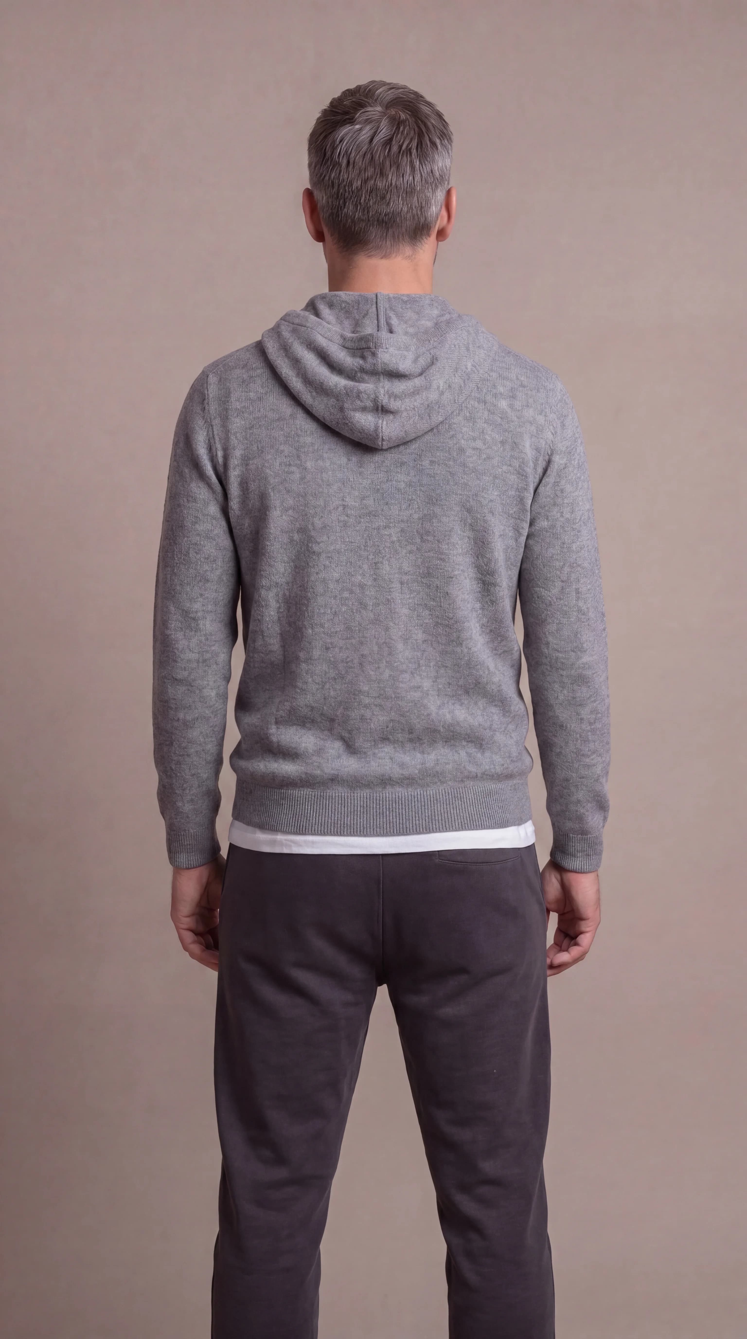 Худи Свободный, вид сзади — Vecanto осень-зима 2026