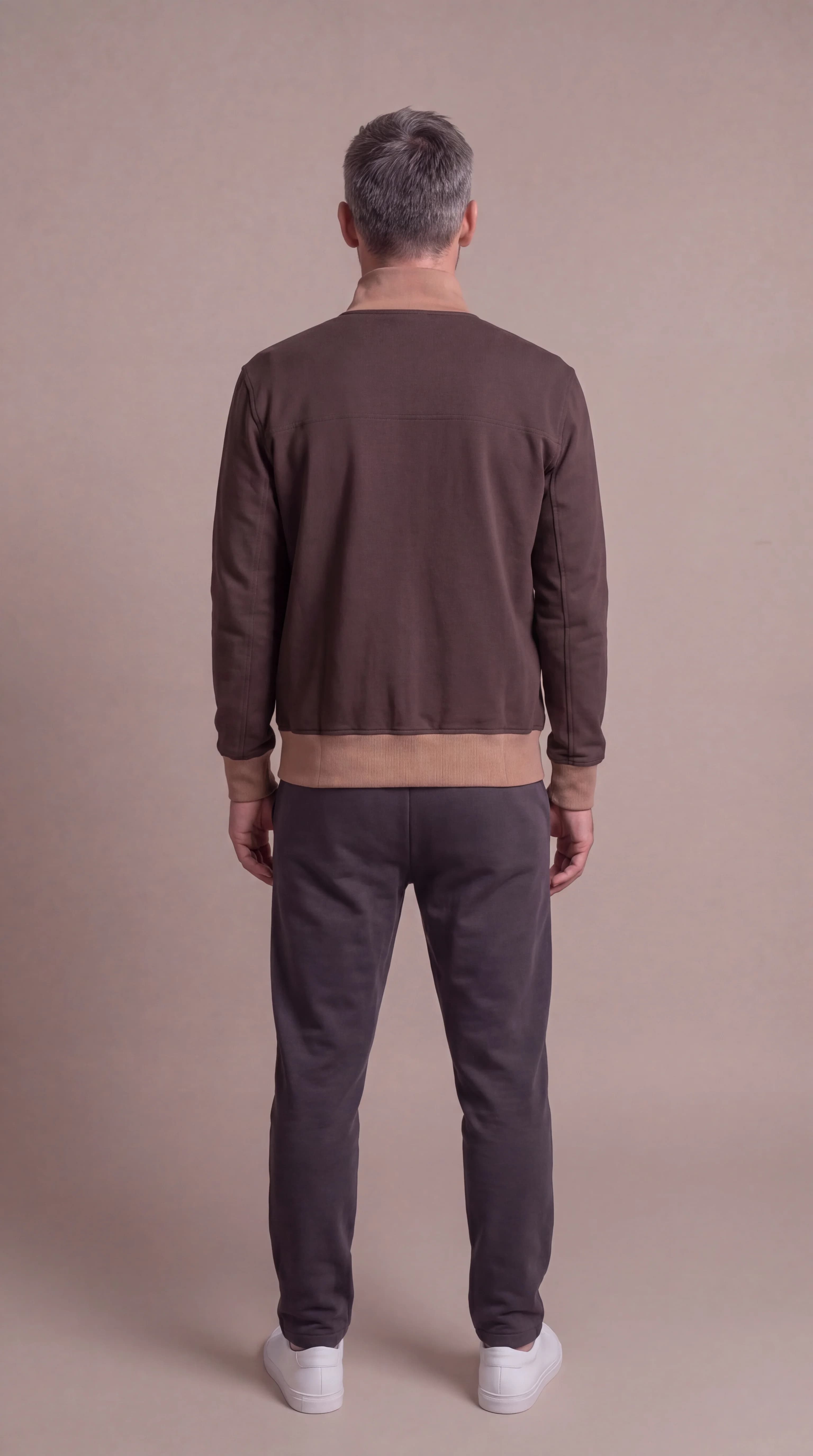 Кофта Стержень коричневая, вид сзади — Vecanto осень-зима 2026